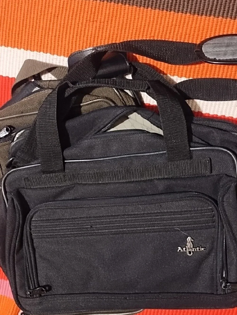 Vintage Men's Shoulder Bag in Dark Olive Green Or Black Classic Carry Case VGC.